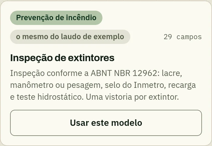 Cartão do modelo Inspeção de extintores, com a descrição do modelo, 29 campos e o botão Usar este modelo